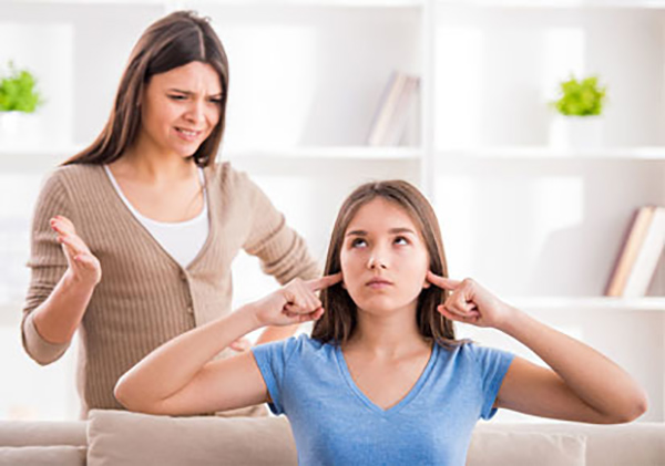 با صدای بلند با او صحبت نکنید