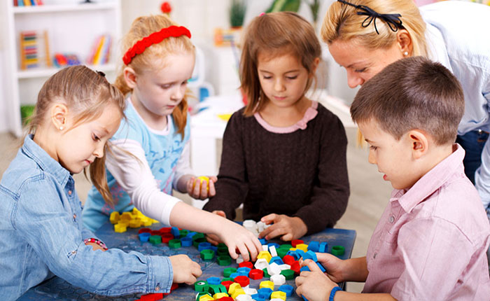 با روش های بازی درمانی کودکان آشنا شویم