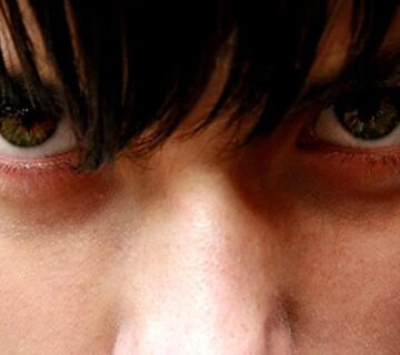 چگونه با اشتباهات نوجوانان خود برخورد کنیم؟