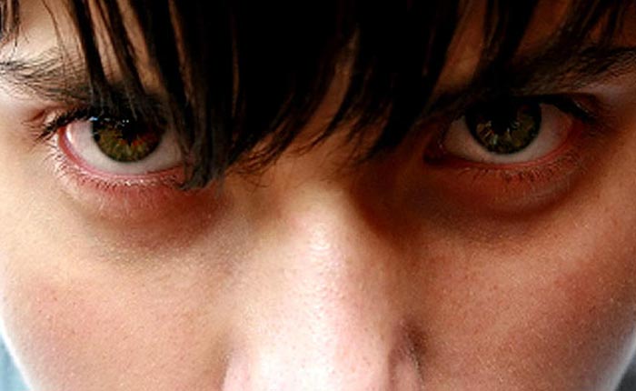 چگونه با اشتباهات نوجوانان خود برخورد کنیم؟