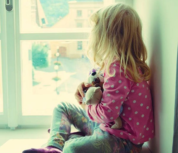 از چشمان بزرگترها نگاه کن