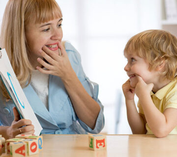 گفتار درمانی چگونه می تواند به کودک شما کمک کند