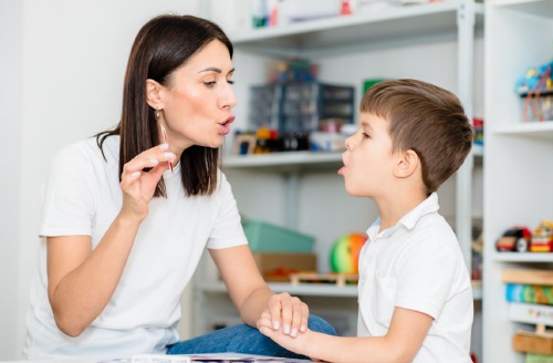 مزایای گفتار درمانی کودک و شیوه های آن