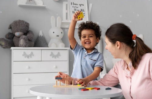 گفتار درمانی کودک و بهبود مهارت های ارتباطی او