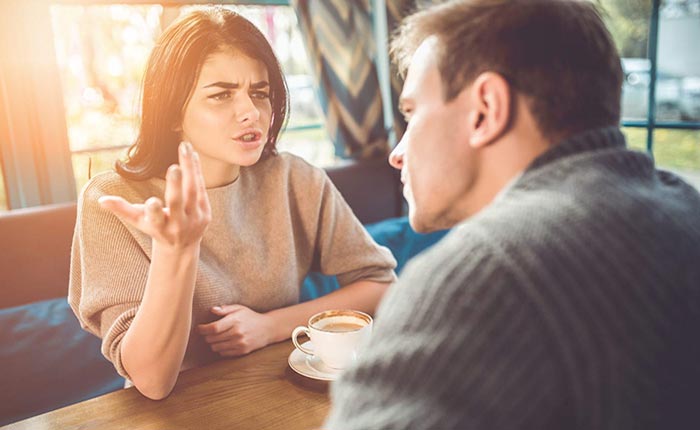 آیا می توانم از شریک زندگی خود در مورد جلسات روان درمانی اش سوال کنم؟