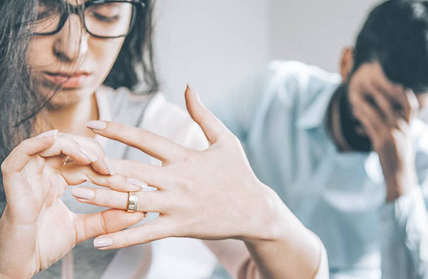 چرا مردم طلاق می گیرند؟